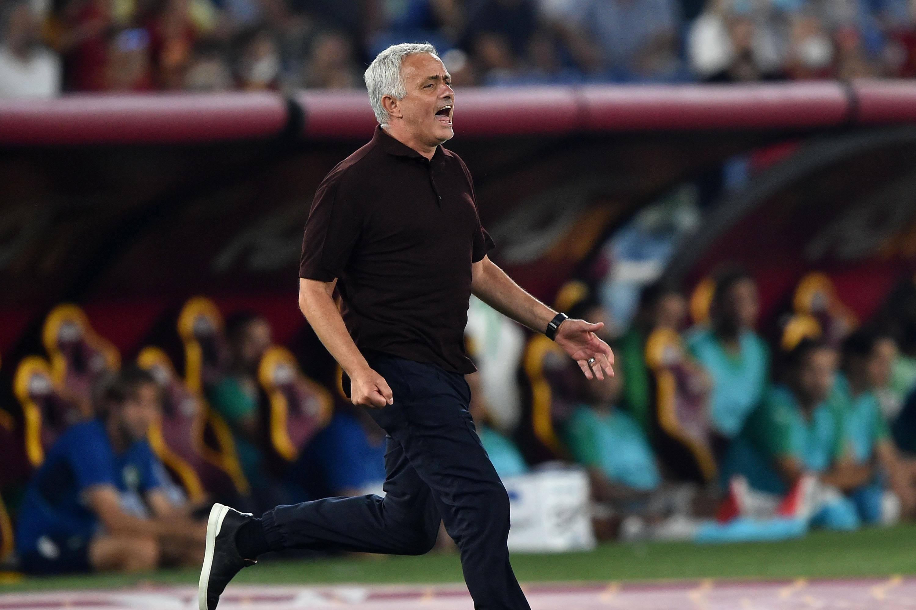 罗马主教练因冠状病毒暂停执教