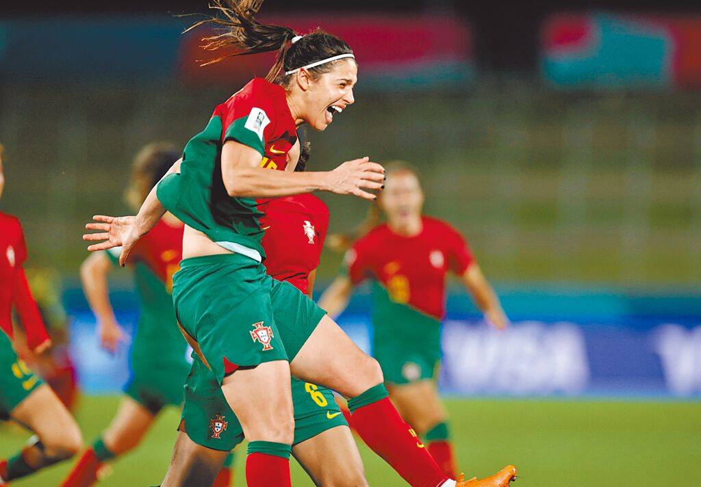 荷兰女足在比赛中迅速崭露头角