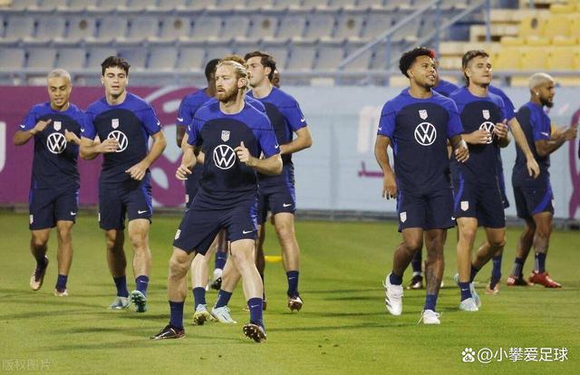 伊朗女队员全力以赴晋级