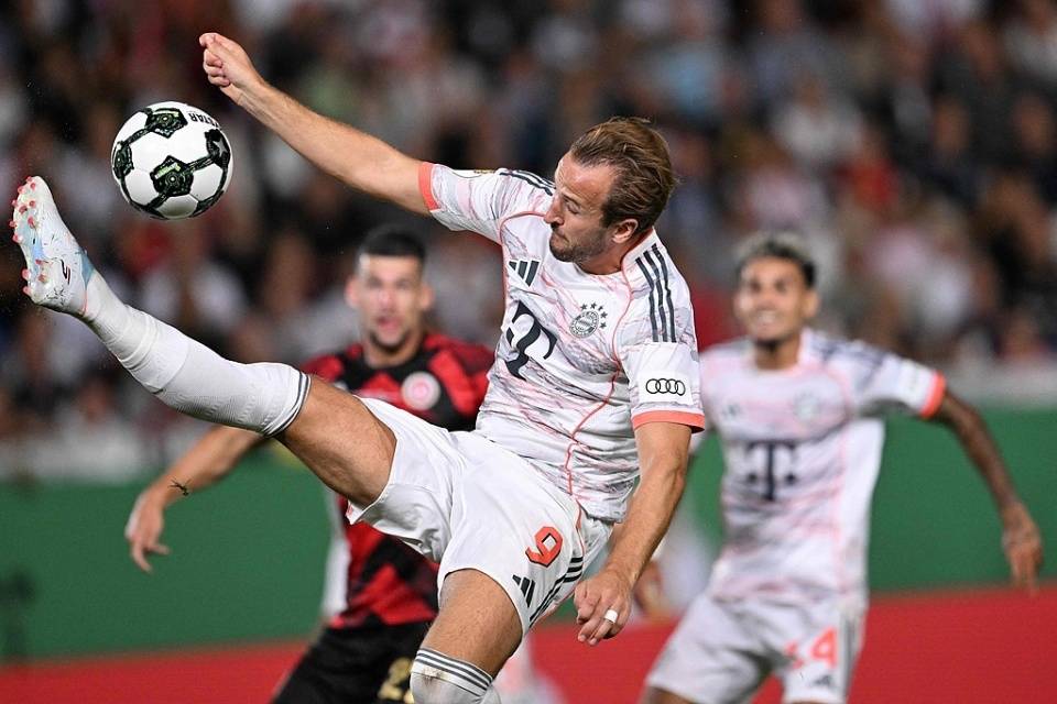 包含德国队遭遇挫折失利，小组形势岌岌可危的词条