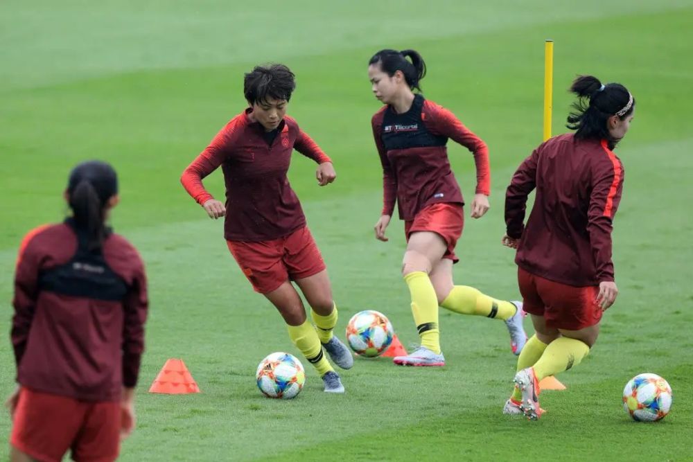 俄罗斯代表团在跳水比赛中实现全胜