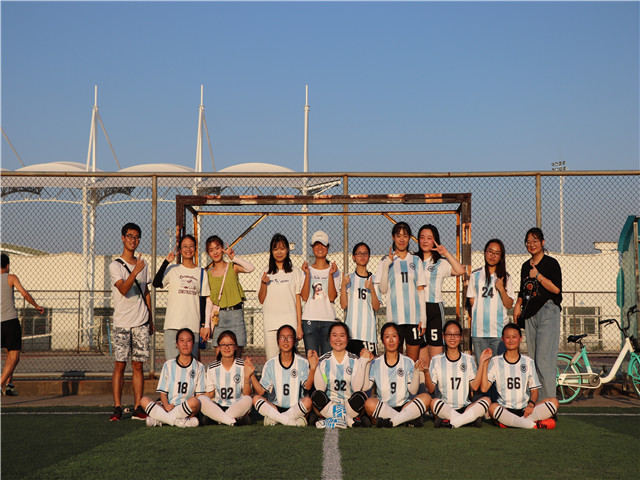 白俄罗斯女足队斗志昂扬赢得胜利的简单介绍