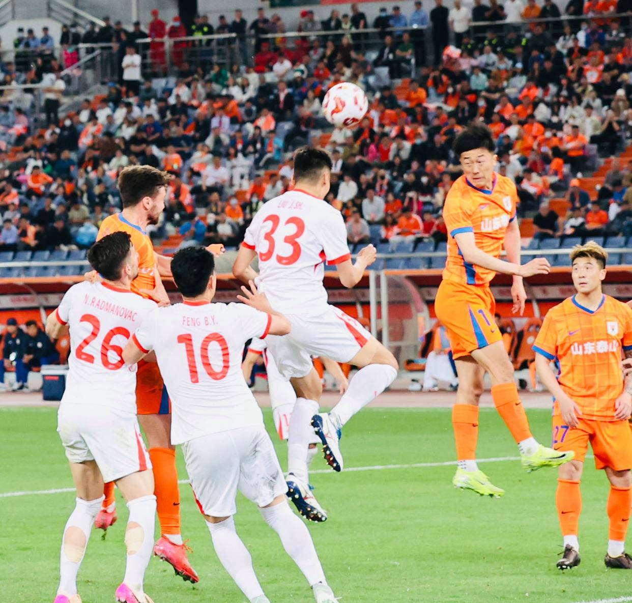 球队士气高涨,备战接下来的比赛 球队士气高涨,备战接下来的比赛