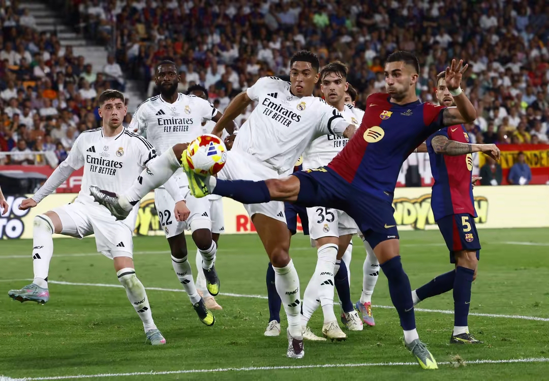 欧洲赛场上的较量中的悬念对决，胜者为王