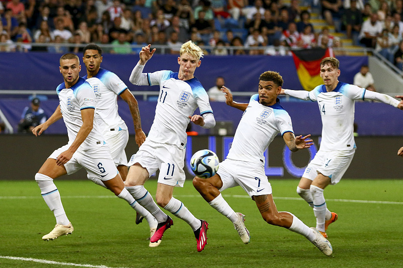 英格兰足球队斩获胜利在国际比赛中表现出色