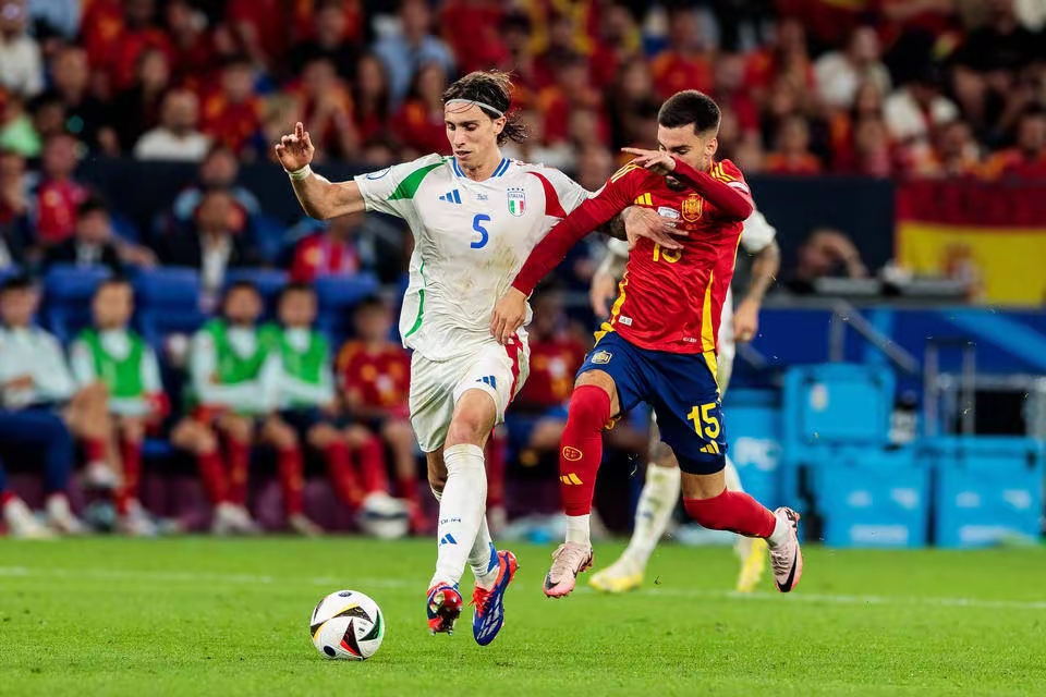 欧洲足球赛场上的精彩对抗让人沉迷其中的简单介绍