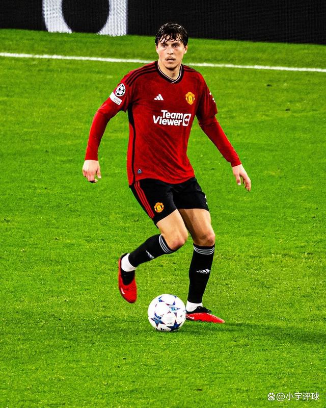 弗雷堡球员团结一致，克服困难取得胜利的简单介绍