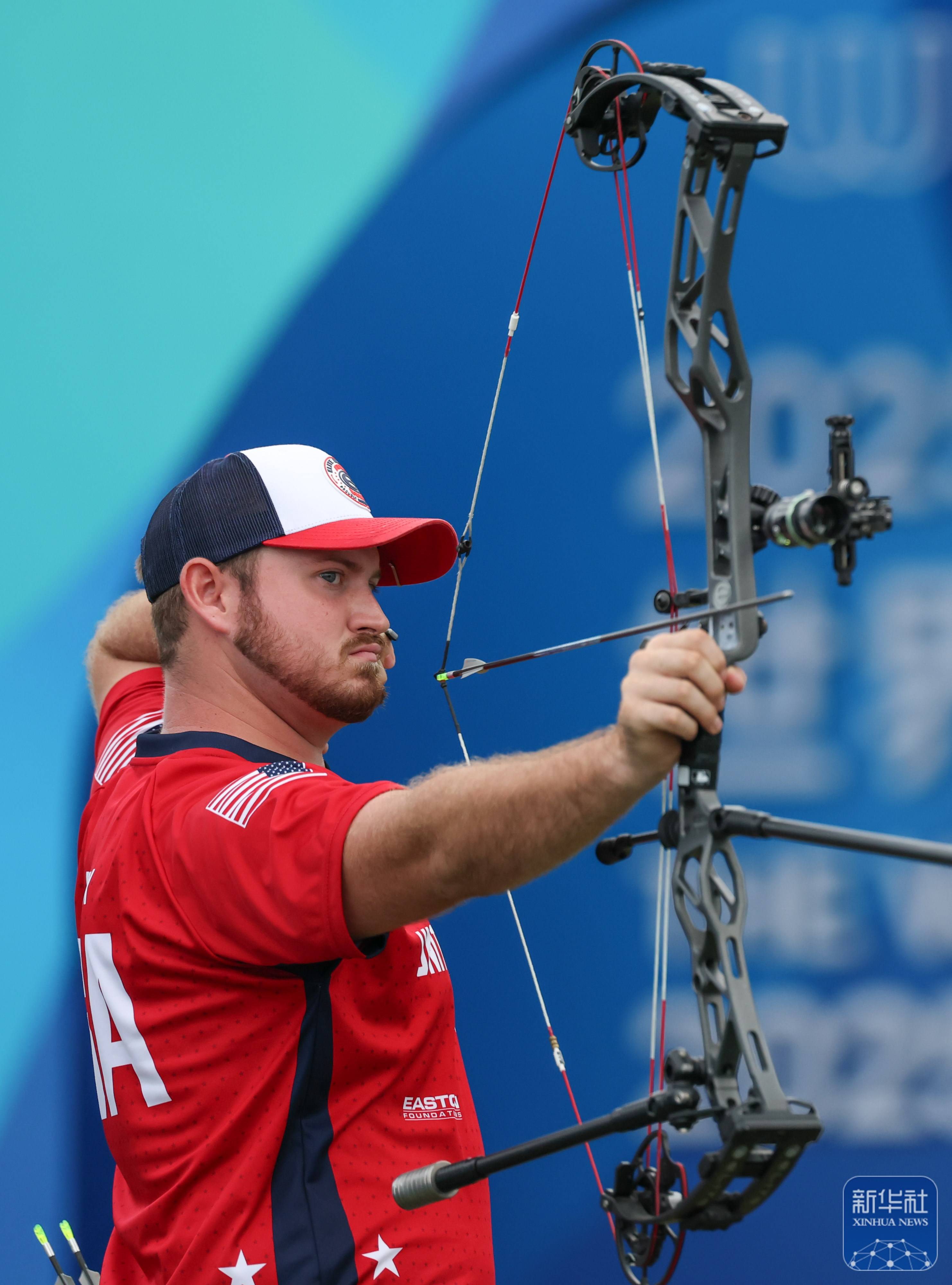 精湛的射门技巧，成为本场比赛中的绝对焦点