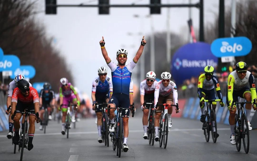 包含都灵队力压群雄，豪取三分！的词条