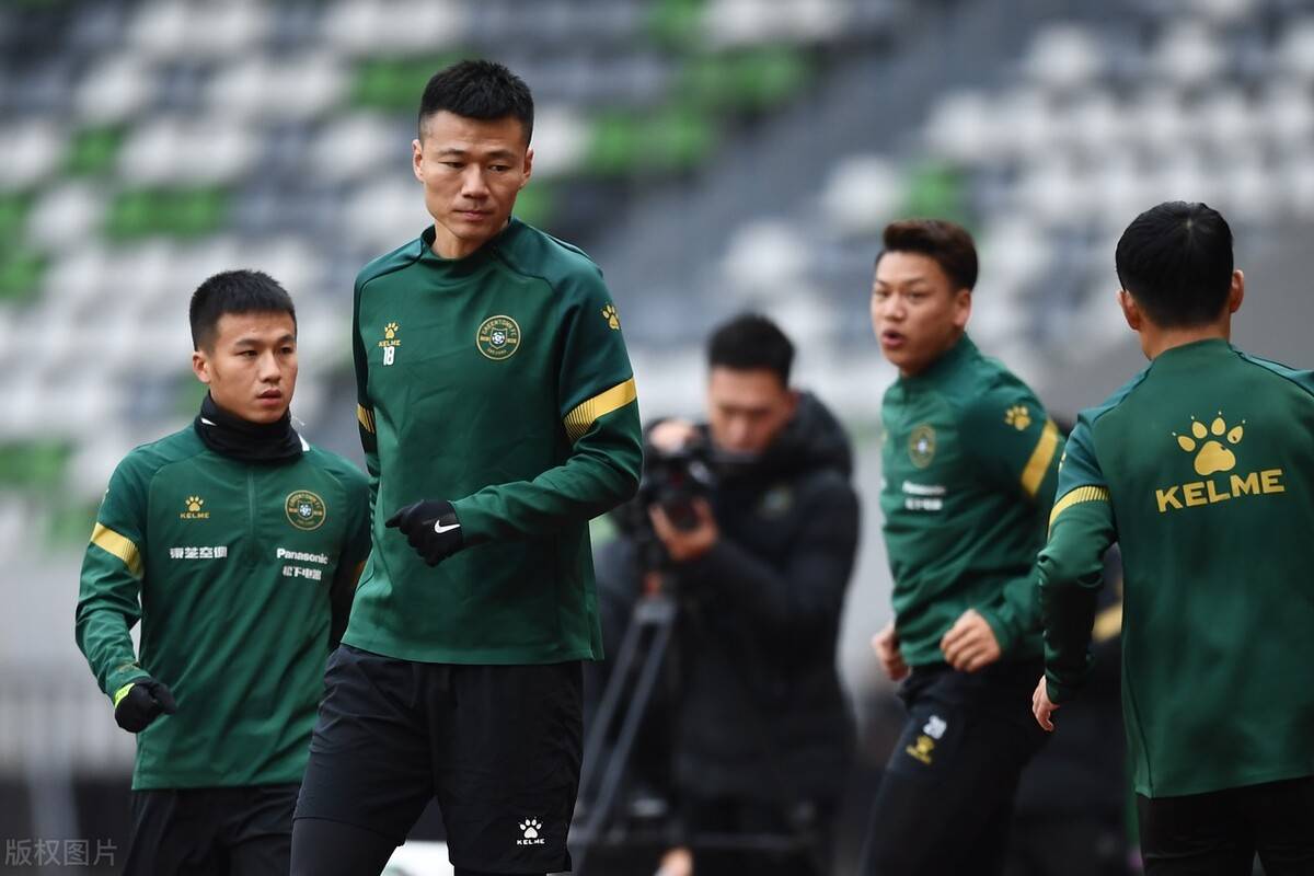 云南队球员独当一面,夺得胜利战果 云南队球员独当一面,夺得胜利战果