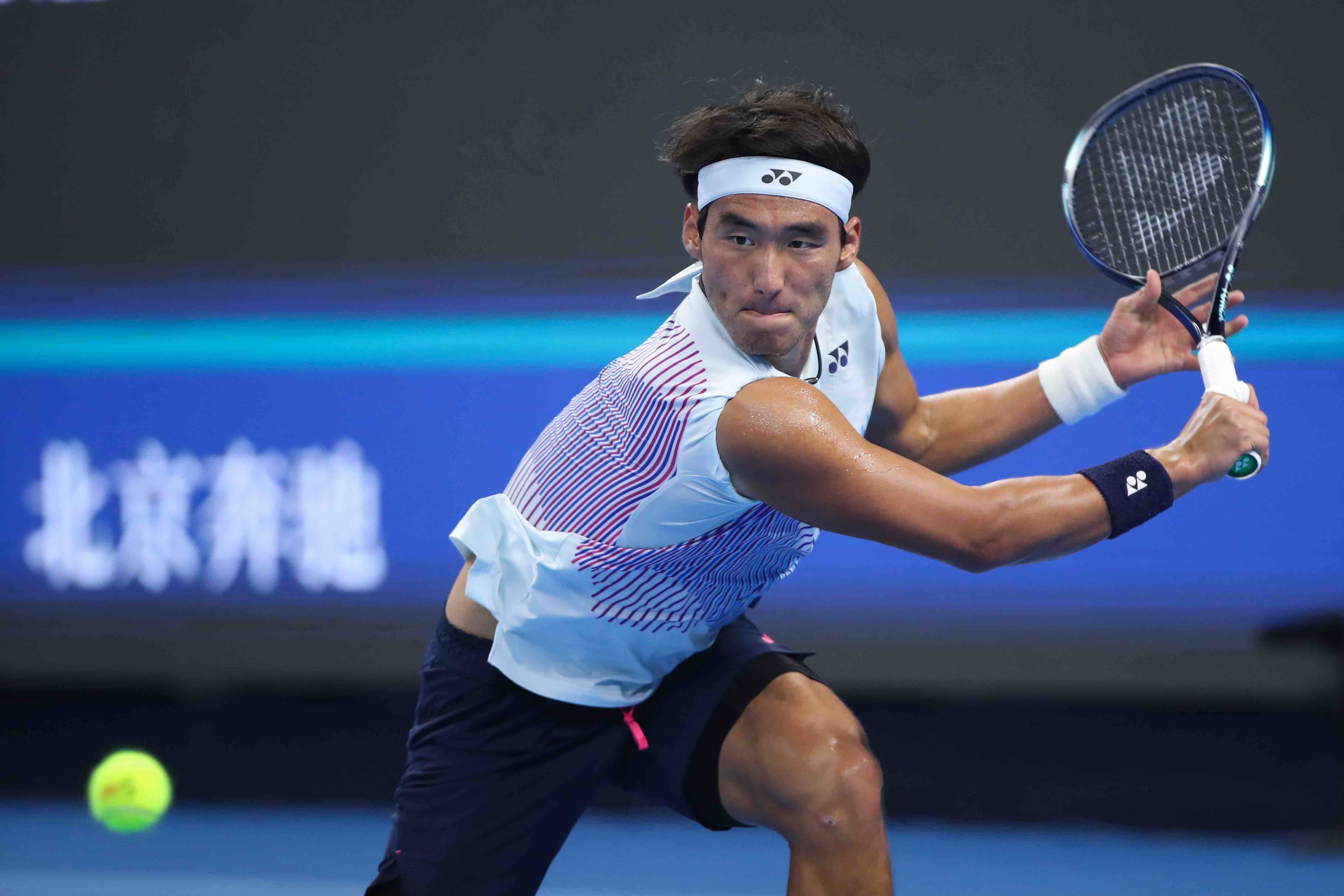 网球比赛选手气势如虹,一路领先 网球比赛选手气势如虹,一路领先