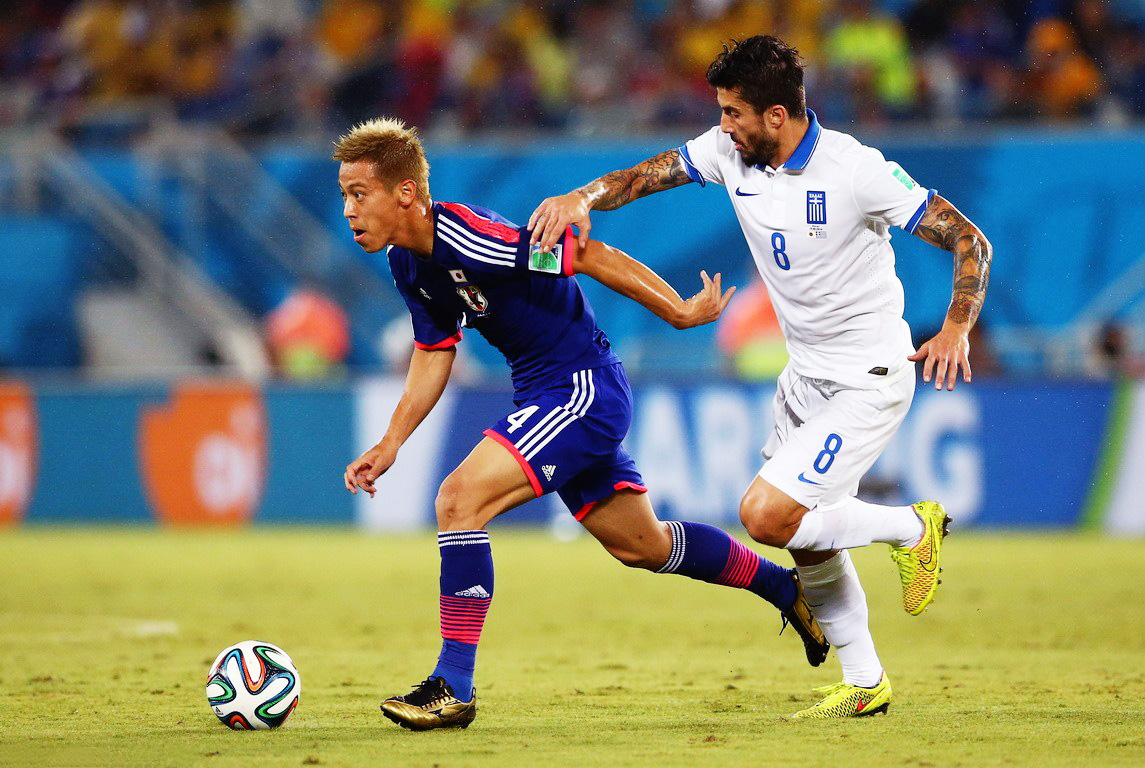 希腊队在比赛中获得惊险胜利，全队欢呼雀跃的简单介绍