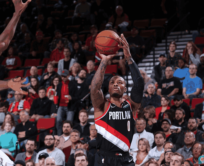 关于四川队险胜雄鹿，麦科勒姆统治全场的信息