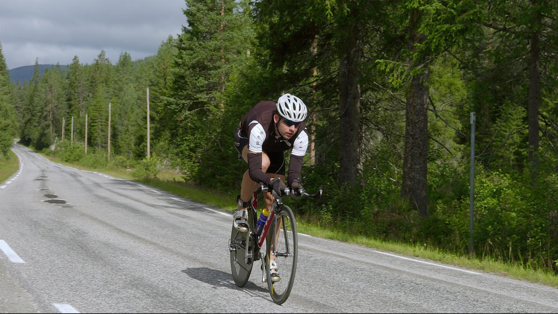 欧冠淘汰赛的非洲节奏，当喀麦隆的掌控力遇上牙买加的加勒比风暴